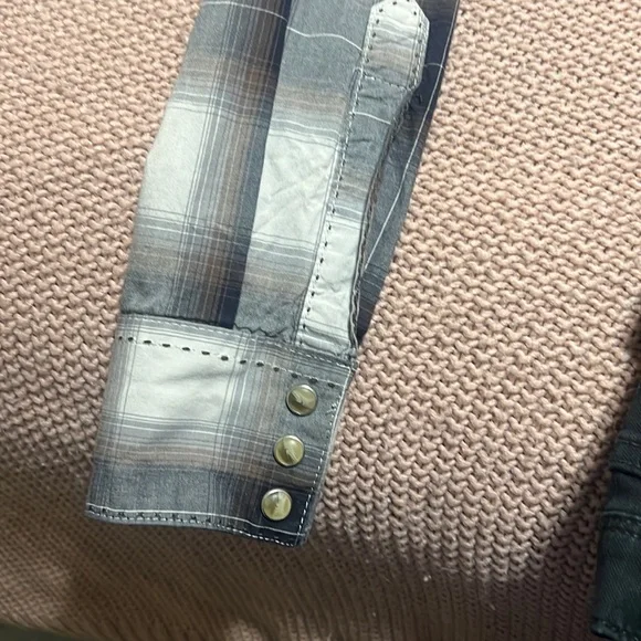 Men wrangler pearl button. Button down. - Picture 5 of 5